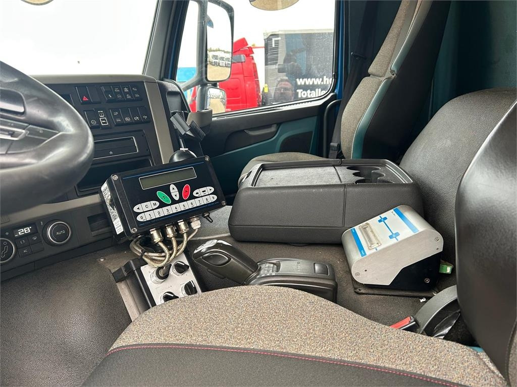 Volvo FM420 8x2*6 Trippel NTM 25m3 - Szemetesautó: 3 kép. Volvo FM420 8x2*6 Trippel NTM 25m3 - Szemetesautó: 3 kép.