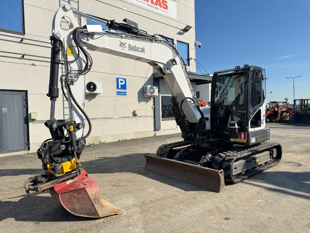 Bobcat E85 PYÖRITTÄJÄLLÄ - Minikotró: 2 kép. Bobcat E85 PYÖRITTÄJÄLLÄ - Minikotró: 2 kép.