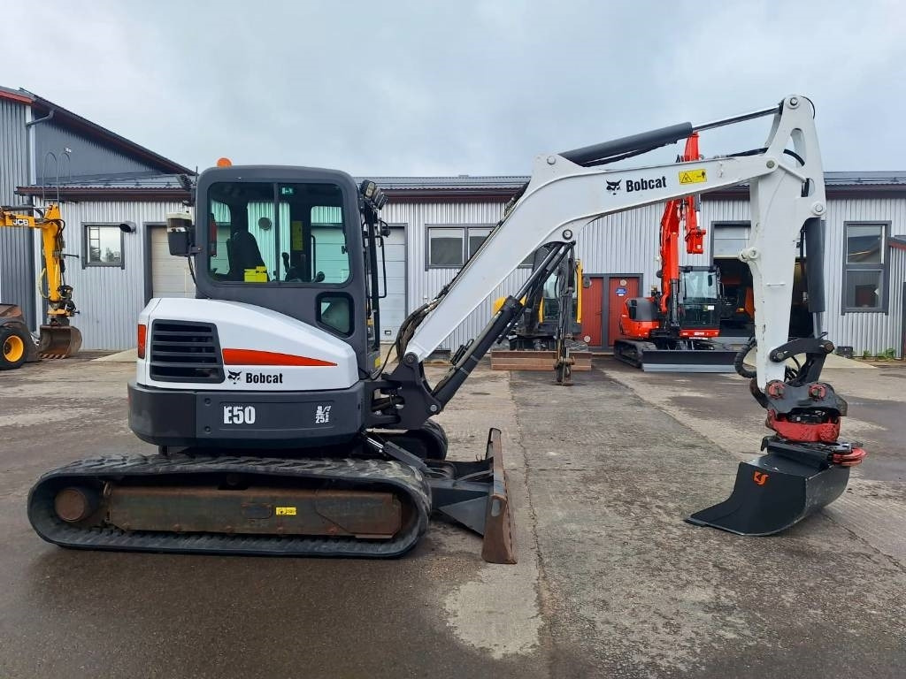 Bobcat MYYTY! SOLD! E50 PYÖRITTÄJÄLLÄ - Minikotró: 5 kép. Bobcat MYYTY! SOLD! E50 PYÖRITTÄJÄLLÄ - Minikotró: 5 kép.