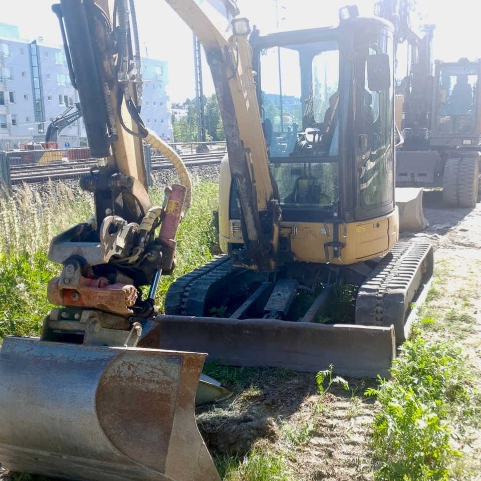 CAT 304 D CR - Minikotró: 1 kép. CAT 304 D CR - Minikotró: 1 kép.