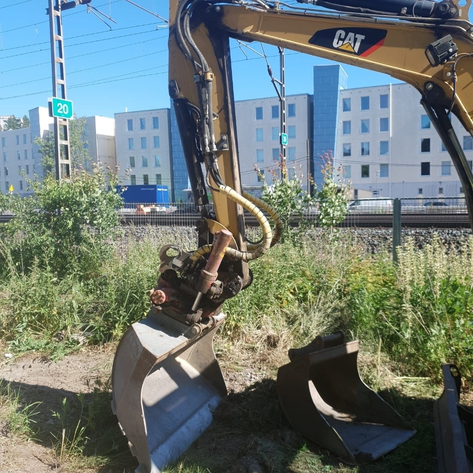 CAT 304 D CR - Minikotró: 3 kép. CAT 304 D CR - Minikotró: 3 kép.