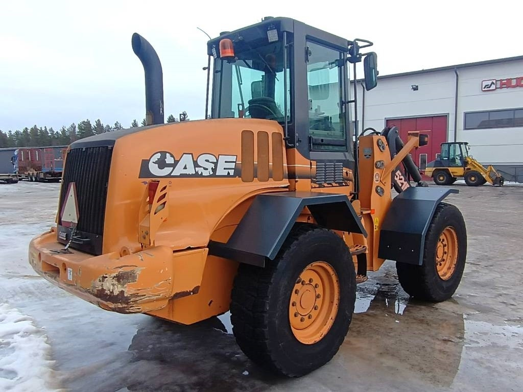 Case 521D XT - Gumikerekes homlokrakodó: 3 kép. Case 521D XT - Gumikerekes homlokrakodó: 3 kép.