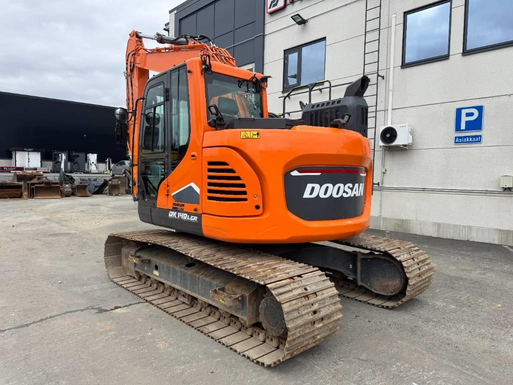 Develon DX 140 LCR-7, STAGE V - Lánctalpas kotró: 3 kép. Develon DX 140 LCR-7, STAGE V - Lánctalpas kotró: 3 kép.
