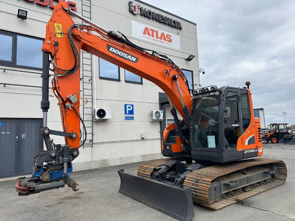 Doosan DX 140 LCR-5 Pyörittäjällä - Lánctalpas kotró: 2 kép. Doosan DX 140 LCR-5 Pyörittäjällä - Lánctalpas kotró: 2 kép.