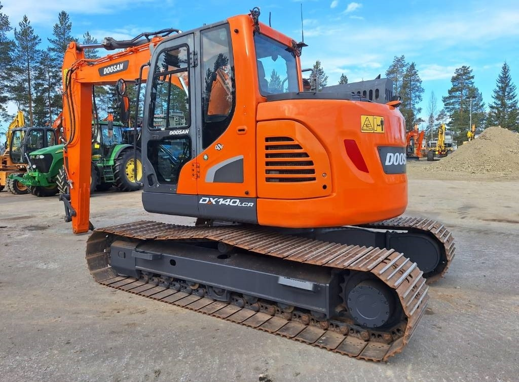 Doosan DX140LCR-5 - Lánctalpas kotró: 2 kép. Doosan DX140LCR-5 - Lánctalpas kotró: 2 kép.