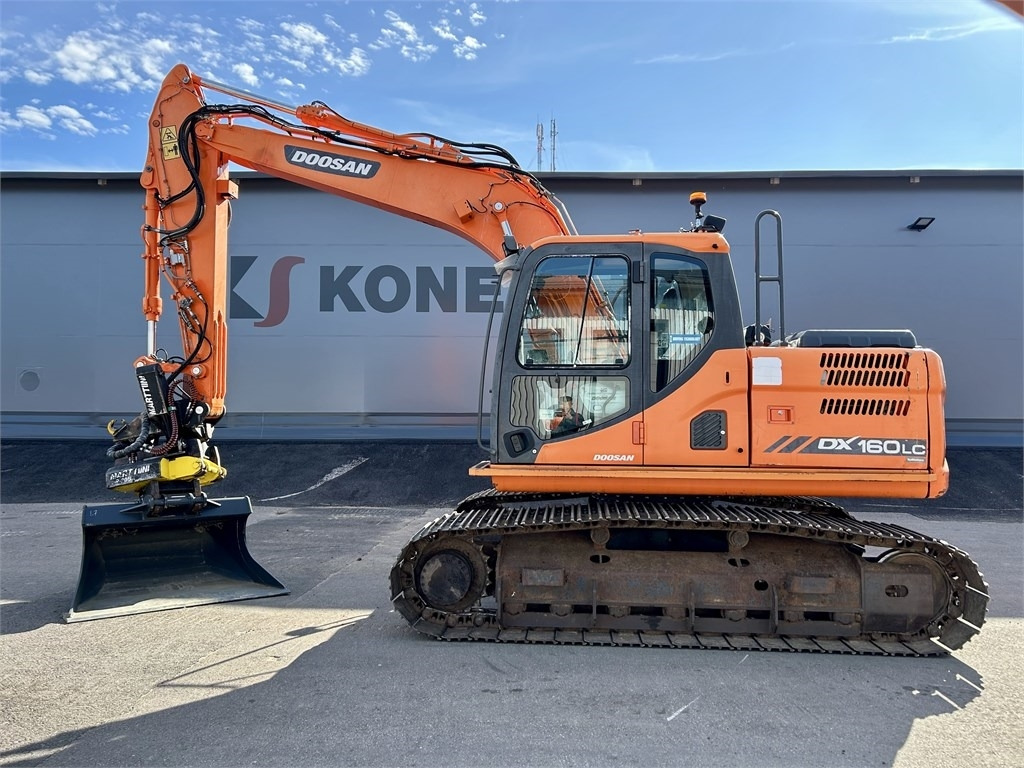 Doosan DX160LC-3 KALLISTAJA+PYÖRITTÄJÄ - Lánctalpas kotró: 1 kép. Doosan DX160LC-3 KALLISTAJA+PYÖRITTÄJÄ - Lánctalpas kotró: 1 kép.