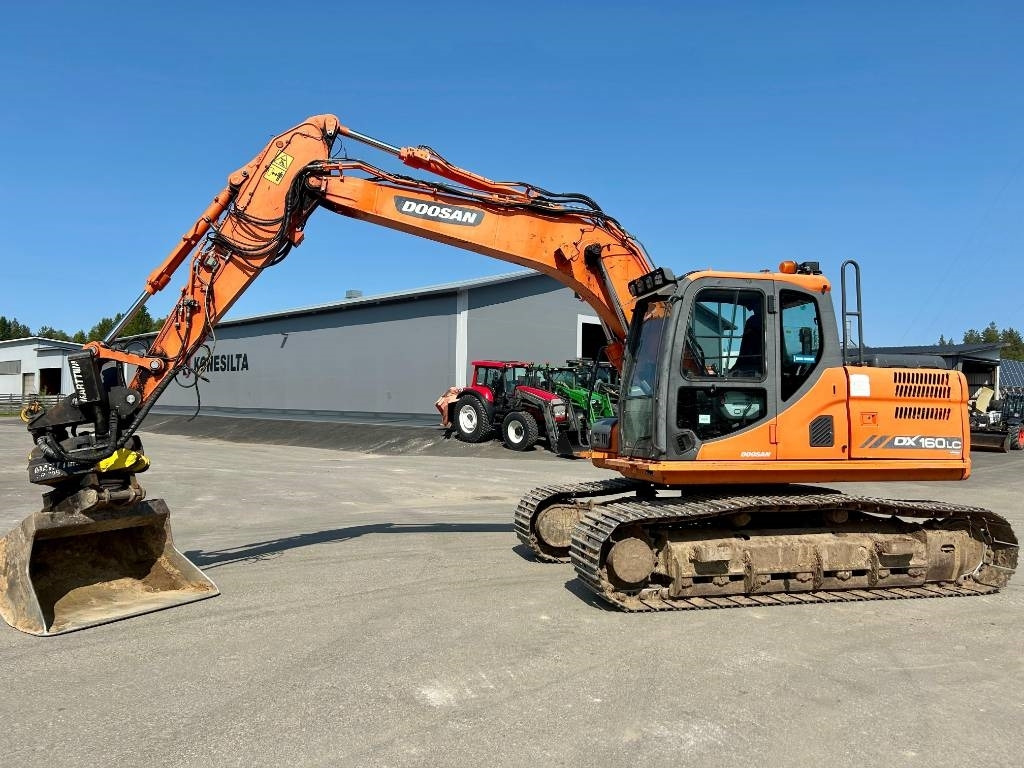 Doosan DX160LC-3 KALLISTAJA+PYÖRITTÄJÄ - Lánctalpas kotró: 1 kép. Doosan DX160LC-3 KALLISTAJA+PYÖRITTÄJÄ - Lánctalpas kotró: 1 kép.