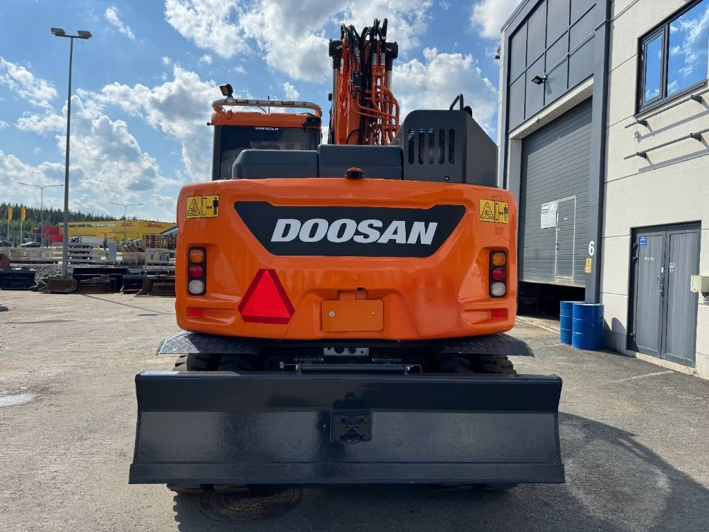 Doosan DX165W-5 PYÖRITTÄJÄLLÄ - Gumikerekes kotró: 4 kép. Doosan DX165W-5 PYÖRITTÄJÄLLÄ - Gumikerekes kotró: 4 kép.