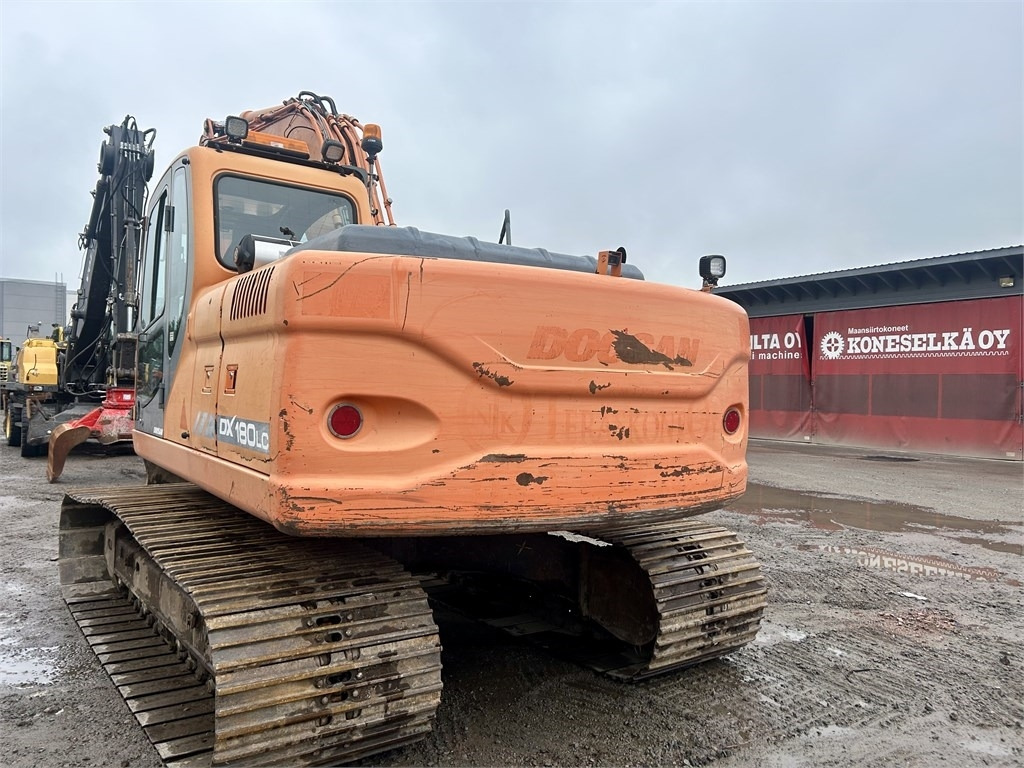 Doosan DX180LC PYÖRITTÄJÄLLÄ - Lánctalpas kotró: 2 kép. Doosan DX180LC PYÖRITTÄJÄLLÄ - Lánctalpas kotró: 2 kép.
