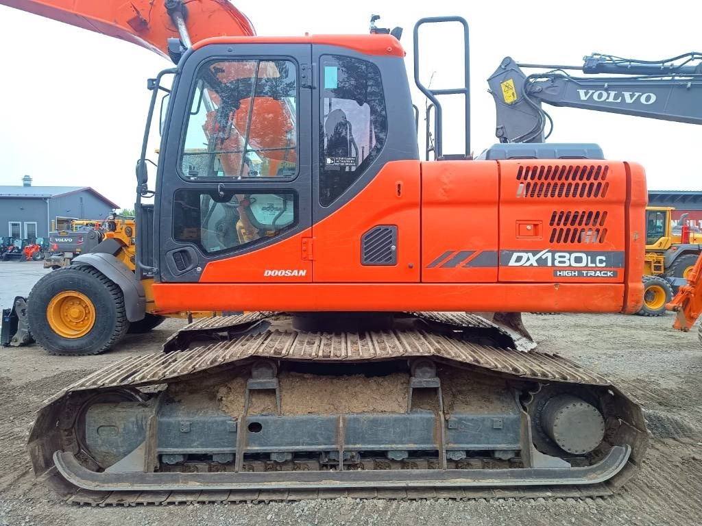 Doosan MYYTY! SOLD! DX180LCH-3 HIGH TRACK - Lánctalpas kotró: 2 kép. Doosan MYYTY! SOLD! DX180LCH-3 HIGH TRACK - Lánctalpas kotró: 2 kép.