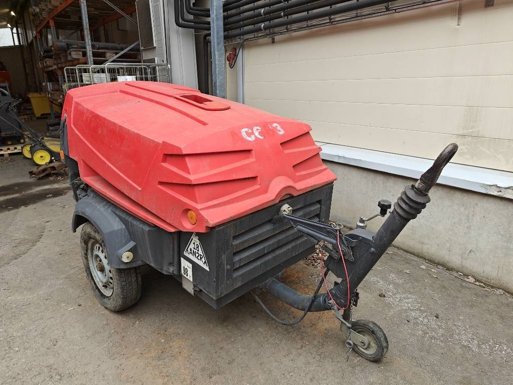 Atlas Copco XAS 47 - Építőipari gépek: 3 kép. Atlas Copco XAS 47 - Építőipari gépek: 3 kép.