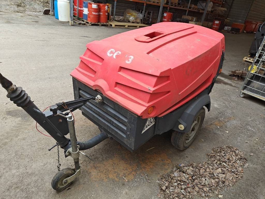 Atlas Copco XAS 47 - Építőipari gépek: 2 kép. Atlas Copco XAS 47 - Építőipari gépek: 2 kép.