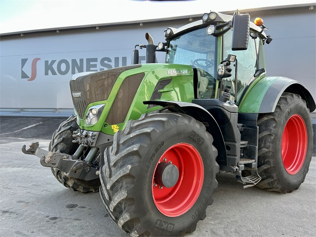 Fendt 828 S4 Profi Plus - Traktor: 2 kép. Fendt 828 S4 Profi Plus - Traktor: 2 kép.
