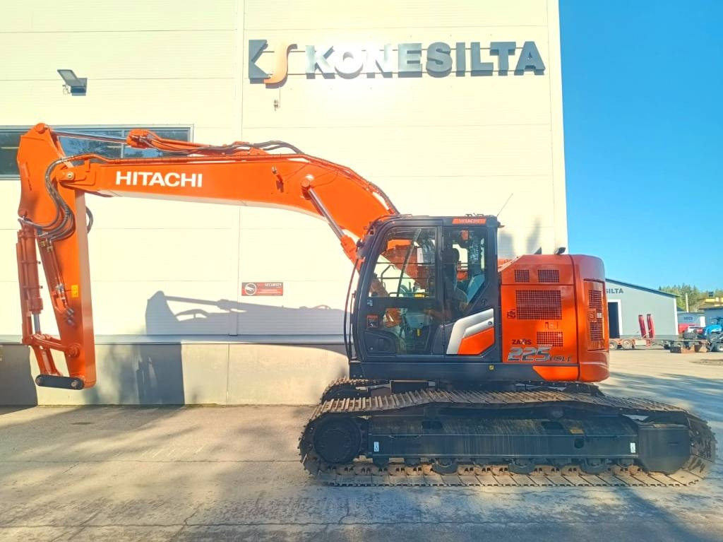 Hitachi MYYTY! SOLD! ZX225USLC-7 -STAGE V- - Lánctalpas kotró: 1 kép. Hitachi MYYTY! SOLD! ZX225USLC-7 -STAGE V- - Lánctalpas kotró: 1 kép.