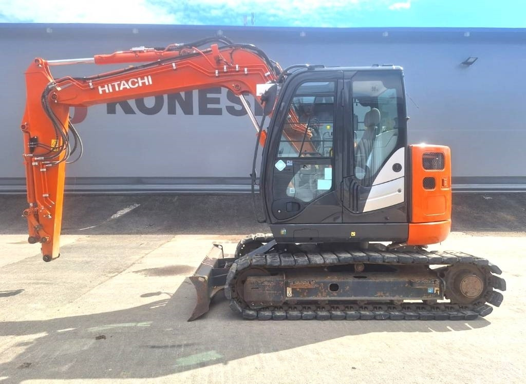 Hitachi MYYTY! SOLD! ZX85US-6 PIENET TUNNIT - Minikotró: 1 kép. Hitachi MYYTY! SOLD! ZX85US-6 PIENET TUNNIT - Minikotró: 1 kép.