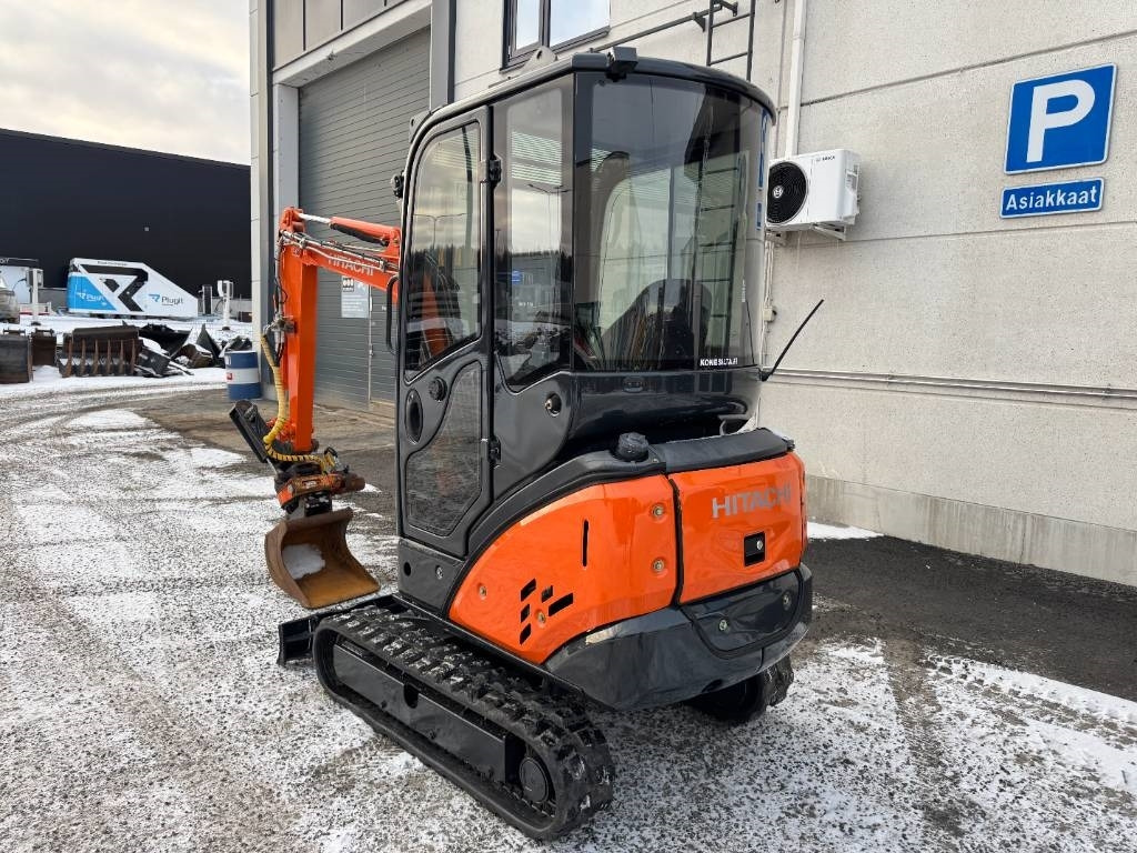 Hitachi ZX 18-3 CLR Kallistaja ja pyöritys - Minikotró: 3 kép. Hitachi ZX 18-3 CLR Kallistaja ja pyöritys - Minikotró: 3 kép.