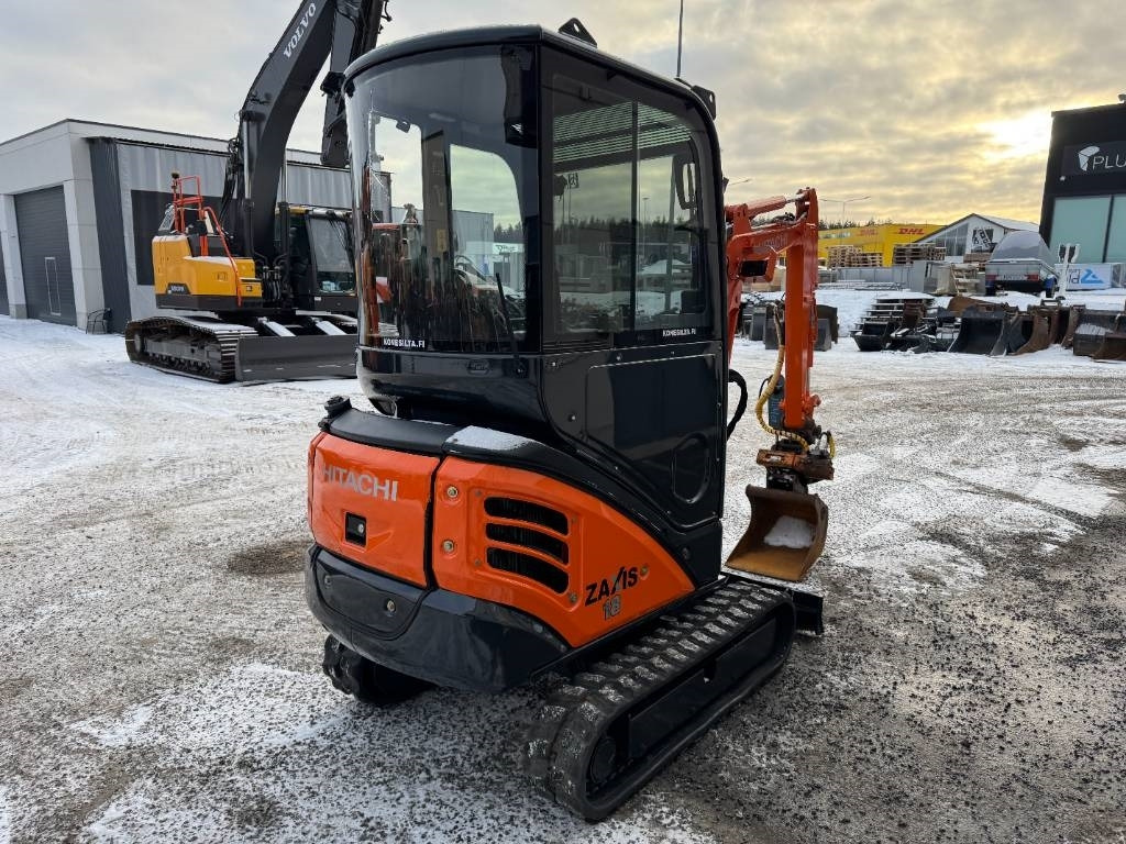 Hitachi ZX 18-3 CLR Kallistaja ja pyöritys - Minikotró: 5 kép. Hitachi ZX 18-3 CLR Kallistaja ja pyöritys - Minikotró: 5 kép.