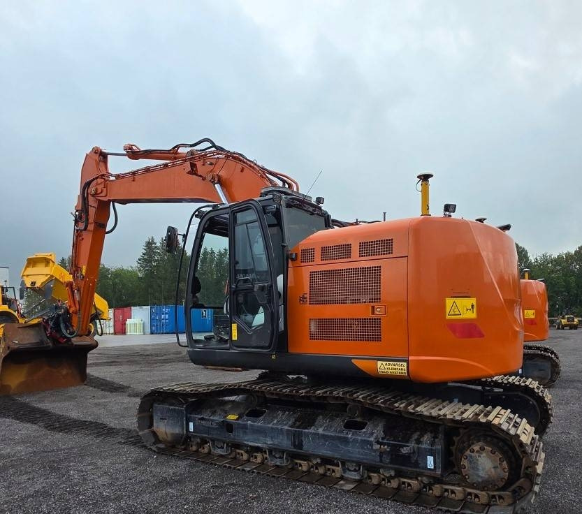 Hitachi ZX 225 US R LC-6 - Lánctalpas kotró: 1 kép. Hitachi ZX 225 US R LC-6 - Lánctalpas kotró: 1 kép.