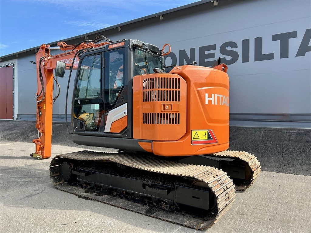 Hitachi ZX135US-7 - Lánctalpas kotró: 2 kép. Hitachi ZX135US-7 - Lánctalpas kotró: 2 kép.