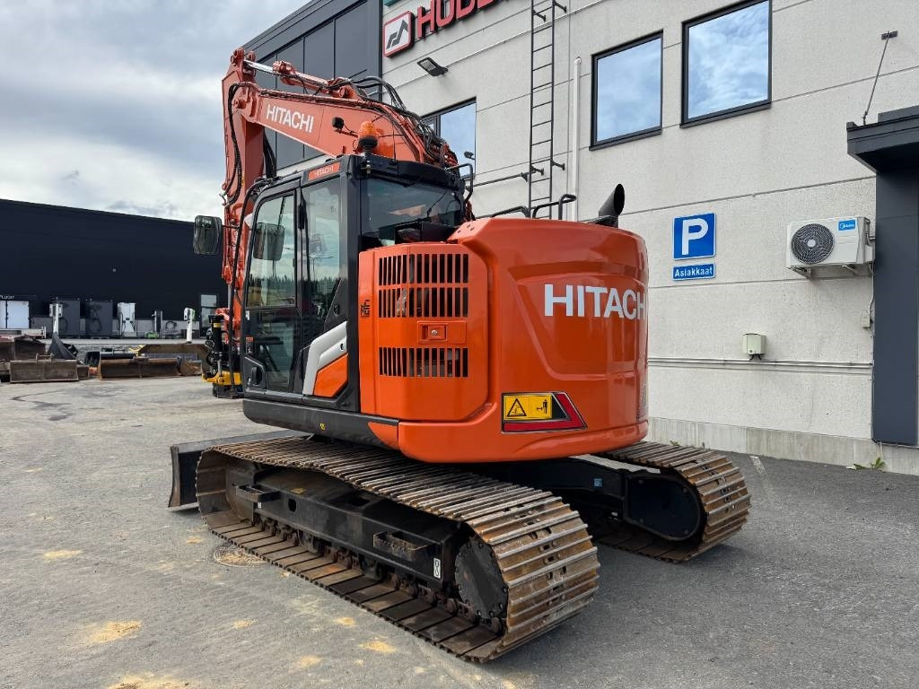 Hitachi ZX135USBL-7 PYÖRITTÄJÄLLÄ - Lánctalpas kotró: 3 kép. Hitachi ZX135USBL-7 PYÖRITTÄJÄLLÄ - Lánctalpas kotró: 3 kép.