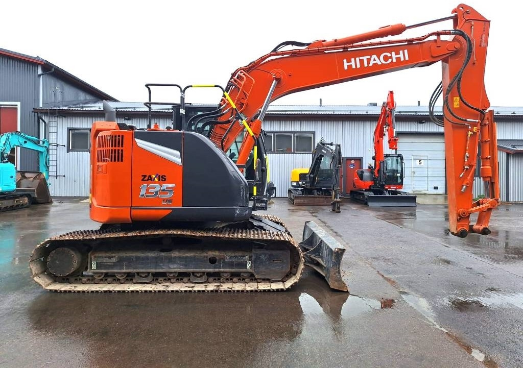 Hitachi ZX135USLC-7 PUSKULEVYLLÄ - Lánctalpas kotró: 4 kép. Hitachi ZX135USLC-7 PUSKULEVYLLÄ - Lánctalpas kotró: 4 kép.