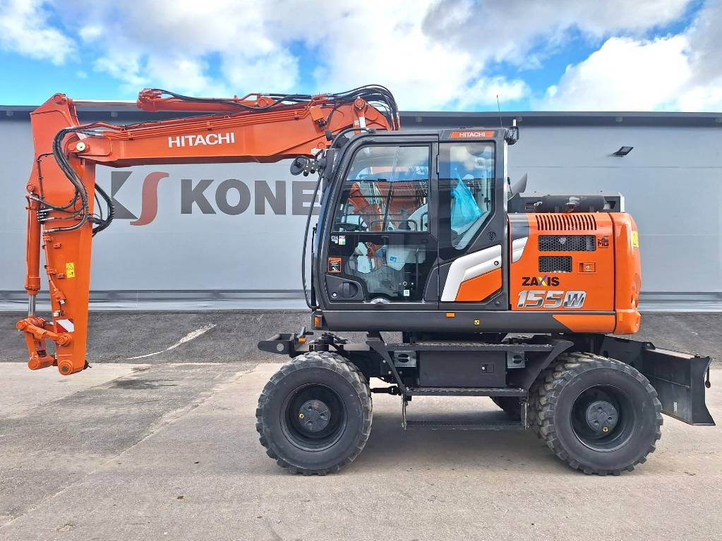 Hitachi ZX155W-7 -STAGE 5- VÄHÄN AJETTU - Gumikerekes kotró: 1 kép. Hitachi ZX155W-7 -STAGE 5- VÄHÄN AJETTU - Gumikerekes kotró: 1 kép.
