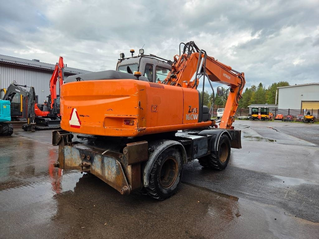Hitachi ZX160 W PYÖRITTÄJÄLLÄ - Gumikerekes kotró: 4 kép. Hitachi ZX160 W PYÖRITTÄJÄLLÄ - Gumikerekes kotró: 4 kép.
