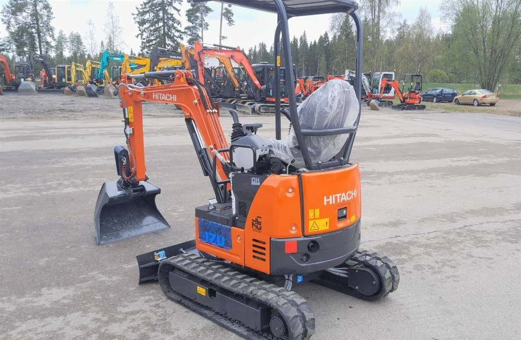 Hitachi ZX17U-6 KALLISTAJALLA - Minikotró: 2 kép. Hitachi ZX17U-6 KALLISTAJALLA - Minikotró: 2 kép.