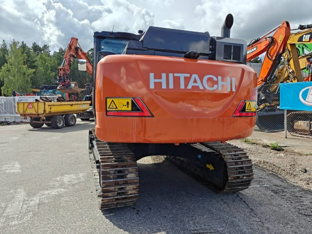Hitachi ZX180LCN-7 - Lánctalpas kotró: 4 kép. Hitachi ZX180LCN-7 - Lánctalpas kotró: 4 kép.