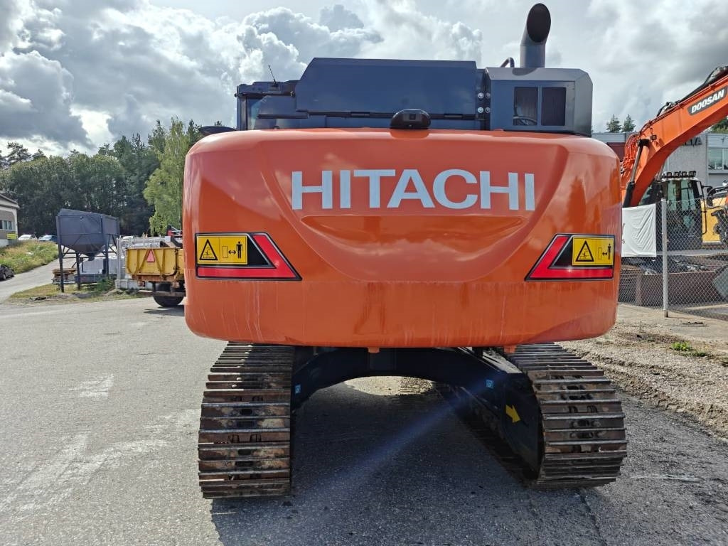 Hitachi ZX180LCN-7 - Lánctalpas kotró: 5 kép. Hitachi ZX180LCN-7 - Lánctalpas kotró: 5 kép.
