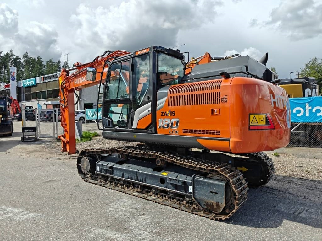 Hitachi ZX180LCN-7 - Lánctalpas kotró: 1 kép. Hitachi ZX180LCN-7 - Lánctalpas kotró: 1 kép.