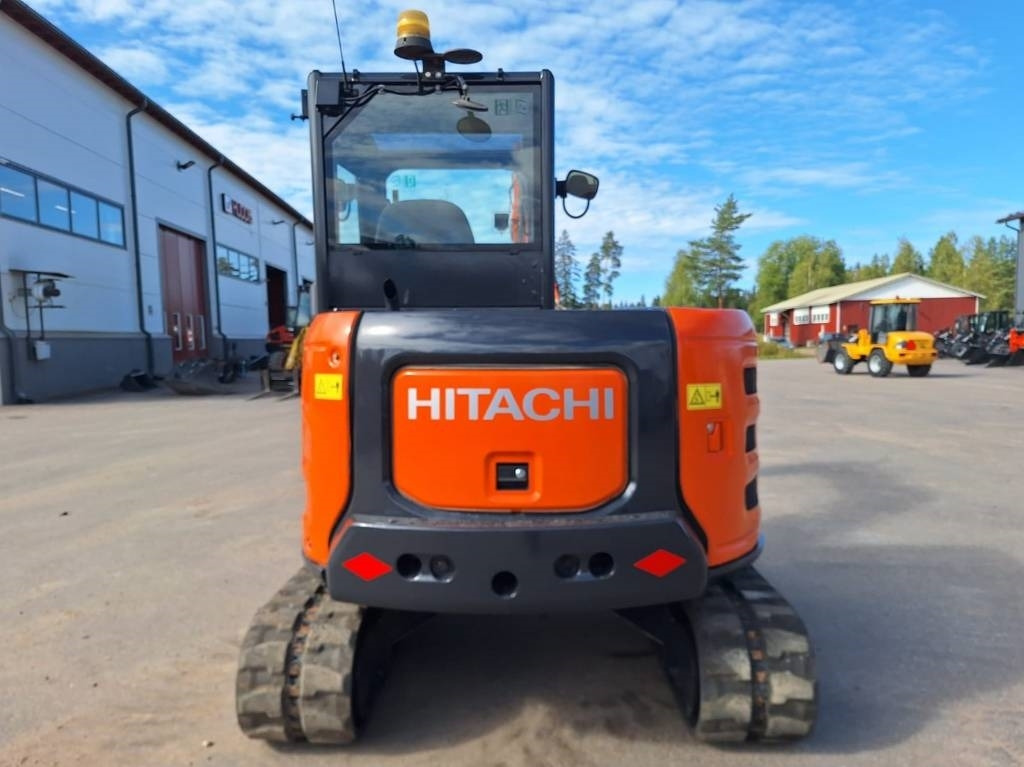 Hitachi ZX65USB-5 - Minikotró: 3 kép. Hitachi ZX65USB-5 - Minikotró: 3 kép.