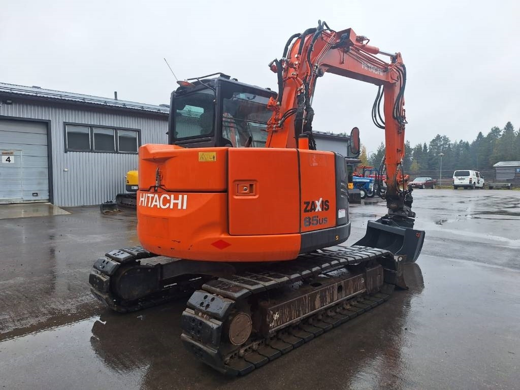 Hitachi ZX85US-5 PYÖRITTÄJÄLLÄ - Minikotró: 4 kép. Hitachi ZX85US-5 PYÖRITTÄJÄLLÄ - Minikotró: 4 kép.