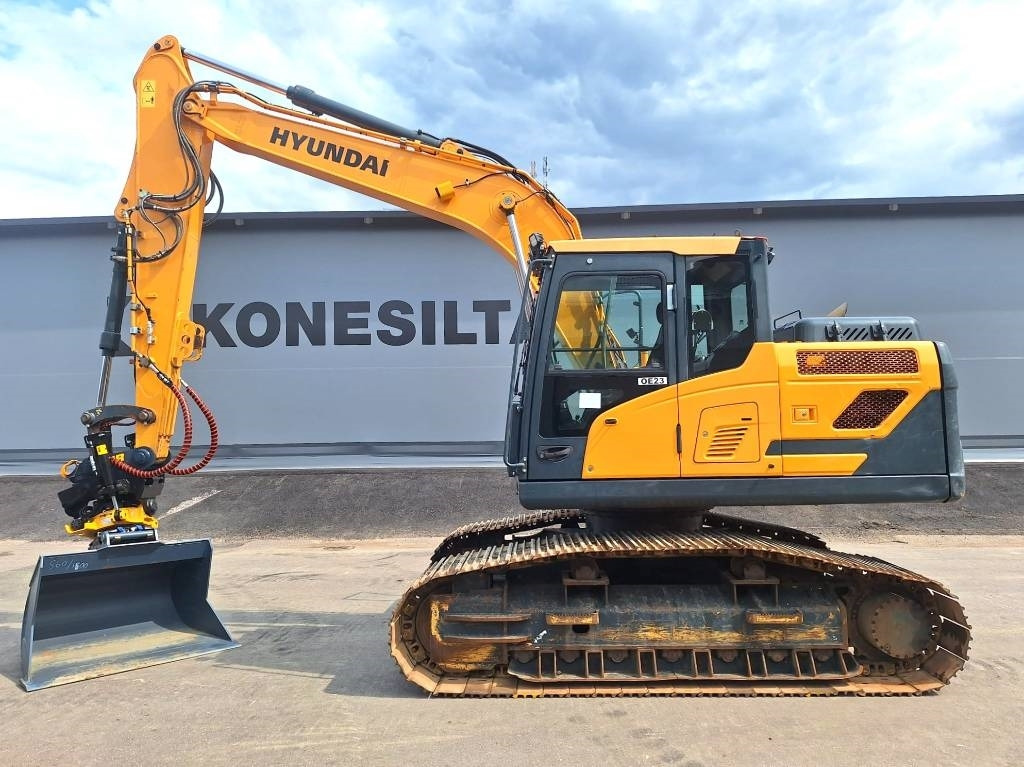 Hyundai HX140HW METSÄMALLI PYÖRITTÄJÄLLÄ - Lánctalpas kotró: 1 kép. Hyundai HX140HW METSÄMALLI PYÖRITTÄJÄLLÄ - Lánctalpas kotró: 1 kép.