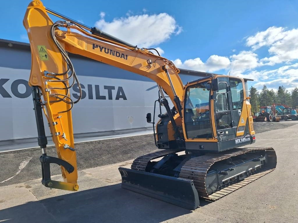 Hyundai HX145LCR DOZER - Lánctalpas kotró: 2 kép. Hyundai HX145LCR DOZER - Lánctalpas kotró: 2 kép.