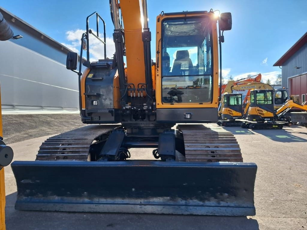 Hyundai HX145LCR DOZER - Lánctalpas kotró: 3 kép. Hyundai HX145LCR DOZER - Lánctalpas kotró: 3 kép.