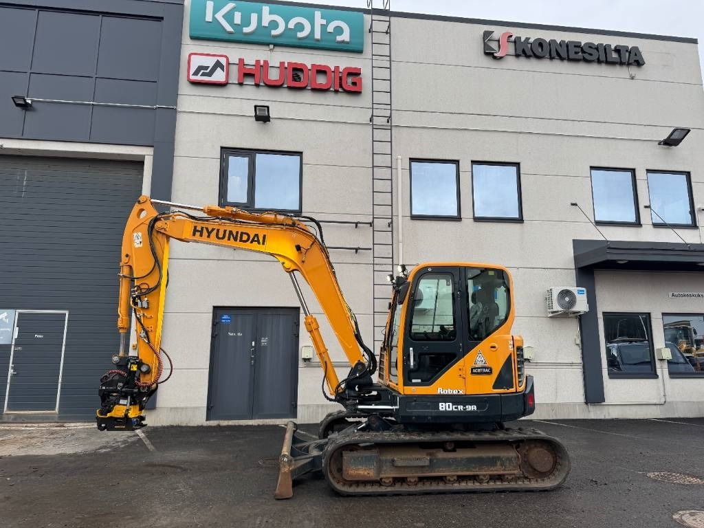 Hyundai R80CR-9A PYÖRITTÄJÄLLÄ - Minikotró: 1 kép. Hyundai R80CR-9A PYÖRITTÄJÄLLÄ - Minikotró: 1 kép.