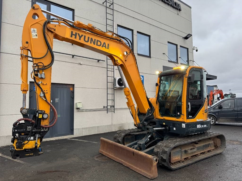 Hyundai R80CR-9A PYÖRITTÄJÄLLÄ - Minikotró: 2 kép. Hyundai R80CR-9A PYÖRITTÄJÄLLÄ - Minikotró: 2 kép.