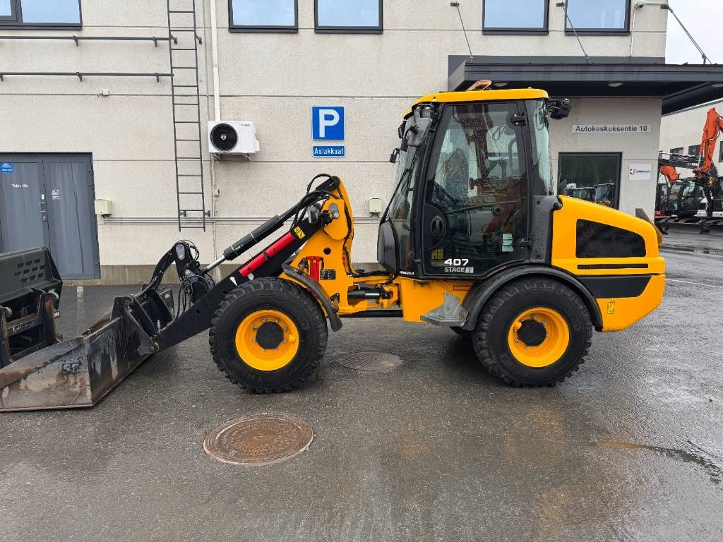 JCB 407 SV RUNSAASTI LISÄVARUSTEITA - Gumikerekes homlokrakodó: 2 kép. JCB 407 SV RUNSAASTI LISÄVARUSTEITA - Gumikerekes homlokrakodó: 2 kép.