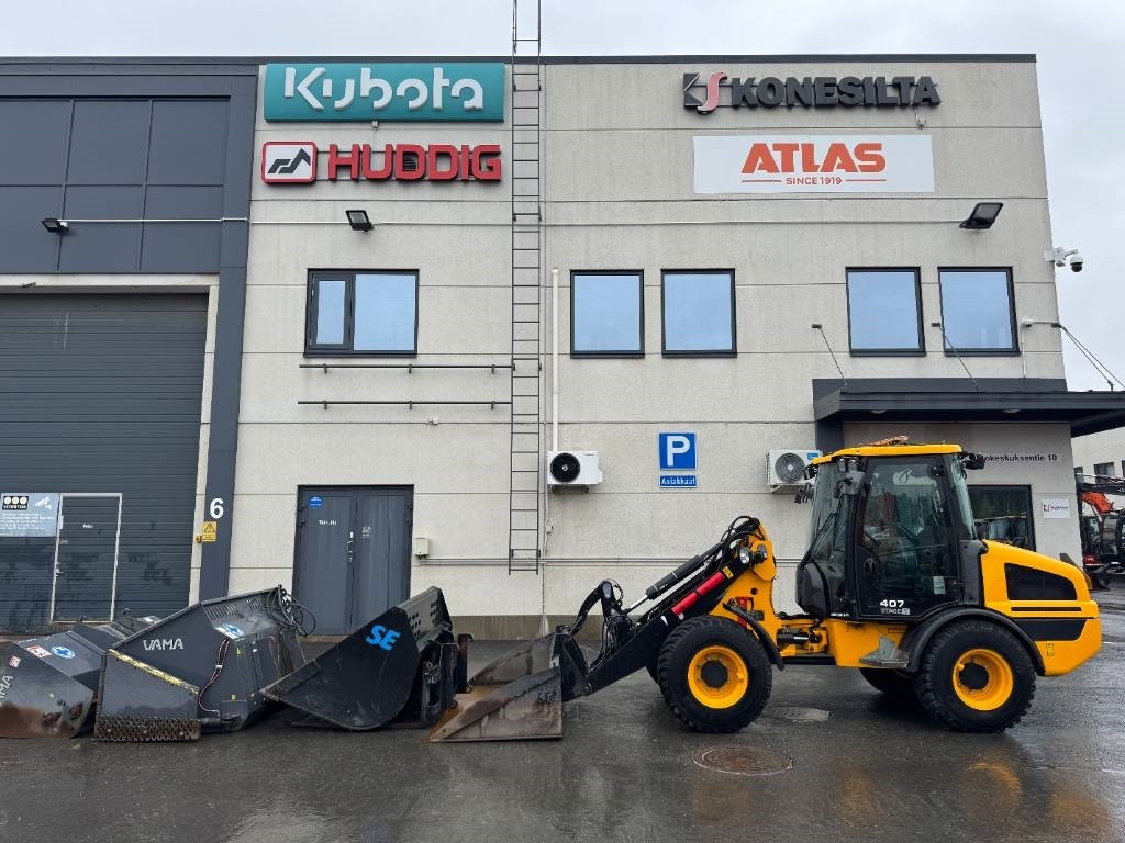 JCB 407 SV RUNSAASTI LISÄVARUSTEITA - Gumikerekes homlokrakodó: 1 kép. JCB 407 SV RUNSAASTI LISÄVARUSTEITA - Gumikerekes homlokrakodó: 1 kép.