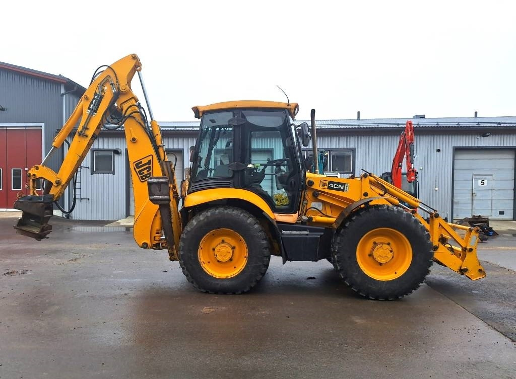 JCB 4CN YHDISTELMÄKONE KALLISTAJALLA - Kotrórakodó: 4 kép. JCB 4CN YHDISTELMÄKONE KALLISTAJALLA - Kotrórakodó: 4 kép.