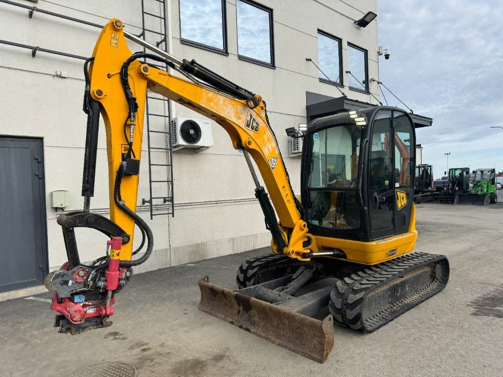 JCB 8045ZTS PYÖRITTÄJÄLLÄ - Minikotró: 2 kép. JCB 8045ZTS PYÖRITTÄJÄLLÄ - Minikotró: 2 kép.
