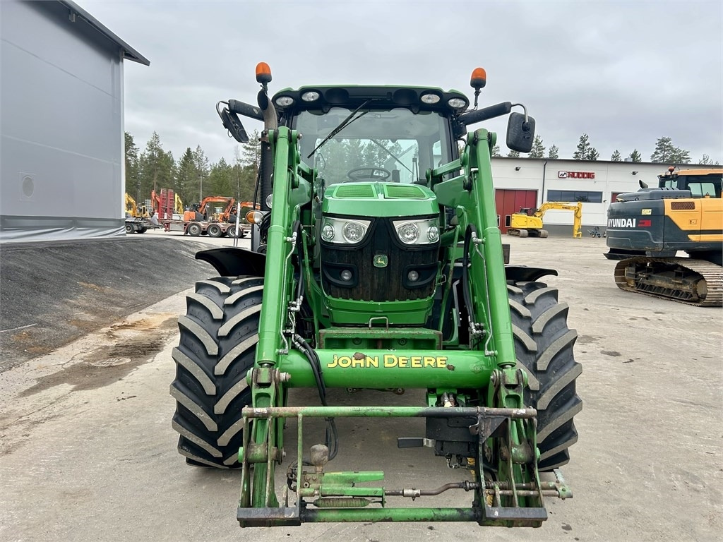 John Deere 6125 R AUTOPOWER ETUKUORMAAJALLA - Traktor: 3 kép. John Deere 6125 R AUTOPOWER ETUKUORMAAJALLA - Traktor: 3 kép.