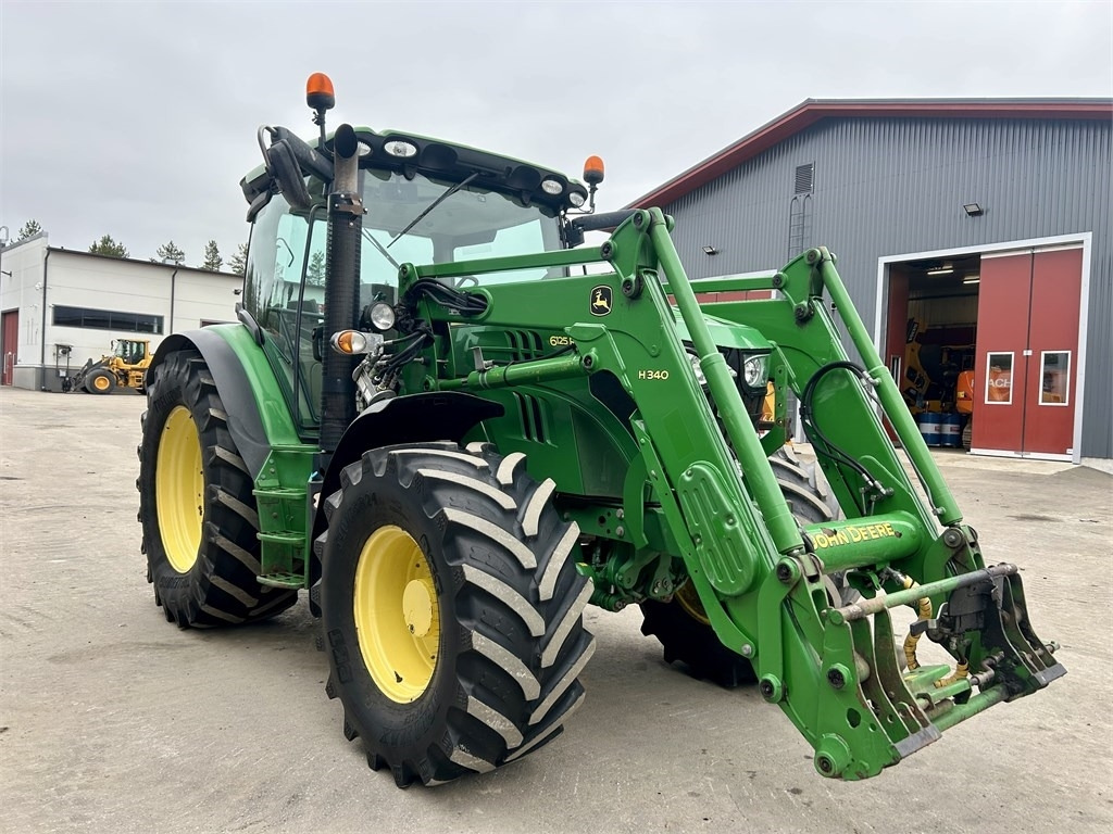 John Deere 6125 R AUTOPOWER ETUKUORMAAJALLA - Traktor: 4 kép. John Deere 6125 R AUTOPOWER ETUKUORMAAJALLA - Traktor: 4 kép.