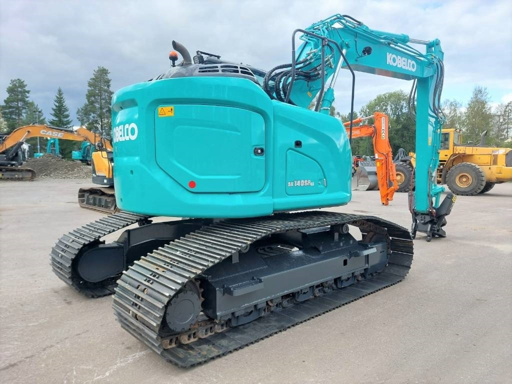 Kobelco SK140SRLC-7 Suoalusta TULOSSA 800MM TELAT STAGE 5 - Lánctalpas kotró: 3 kép. Kobelco SK140SRLC-7 Suoalusta TULOSSA 800MM TELAT STAGE 5 - Lánctalpas kotró: 3 kép.