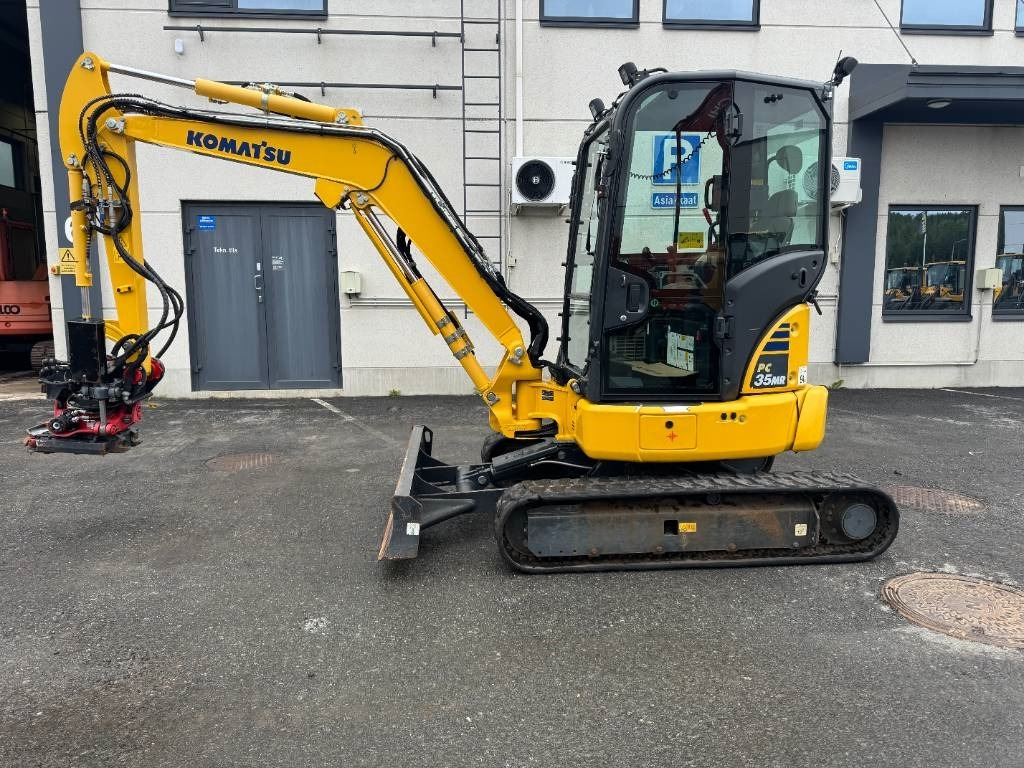Komatsu PC 35 MR-5 - Minikotró: 1 kép. Komatsu PC 35 MR-5 - Minikotró: 1 kép.