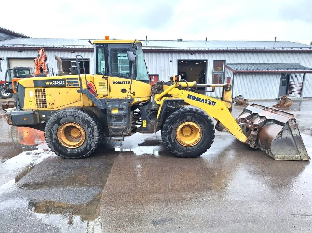 Komatsu WA380-5H RASVARI - Gumikerekes homlokrakodó: 4 kép. Komatsu WA380-5H RASVARI - Gumikerekes homlokrakodó: 4 kép.