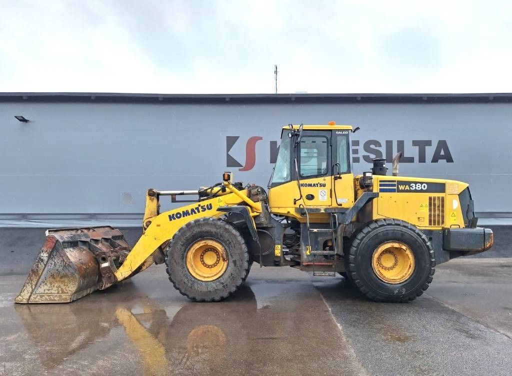 Komatsu WA380-5H RASVARI - Gumikerekes homlokrakodó: 1 kép. Komatsu WA380-5H RASVARI - Gumikerekes homlokrakodó: 1 kép.