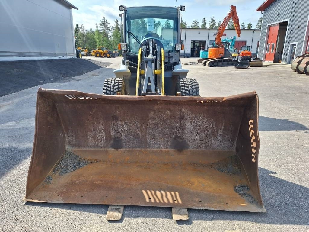 Kramer 680 ecospeed KAUHA, PIIKIT, NOSTOPUOMI - Gumikerekes homlokrakodó: 2 kép. Kramer 680 ecospeed KAUHA, PIIKIT, NOSTOPUOMI - Gumikerekes homlokrakodó: 2 kép.