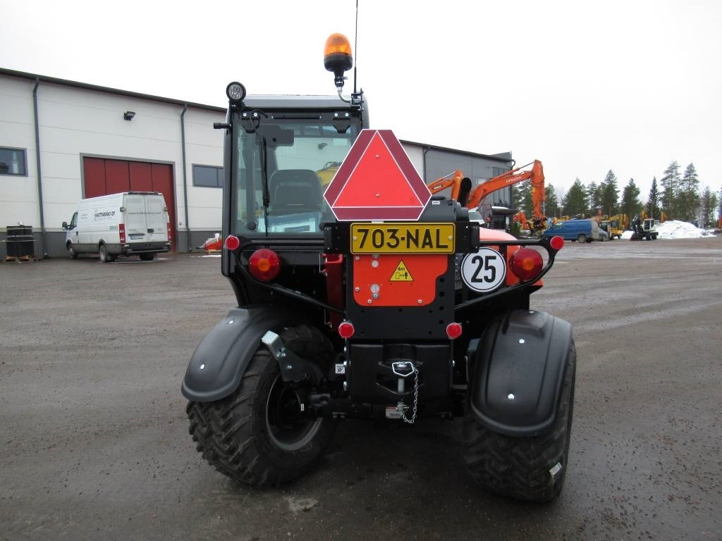 Kubota KTH4815-2 KUROTTAJA UUTUUS! - Teleszkópos rakodó: 4 kép. Kubota KTH4815-2 KUROTTAJA UUTUUS! - Teleszkópos rakodó: 4 kép.